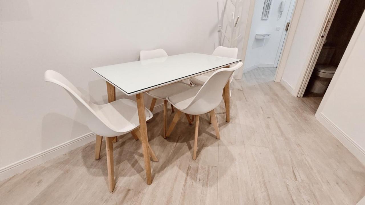 Reposo Sweet Home & Free Parking Sevilla Bagian luar foto